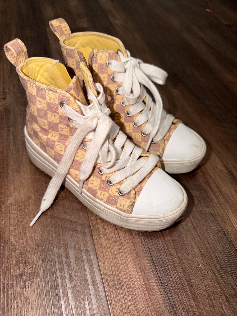 Girls Art Class Smiley Face Hi-Top Sneakers size 13